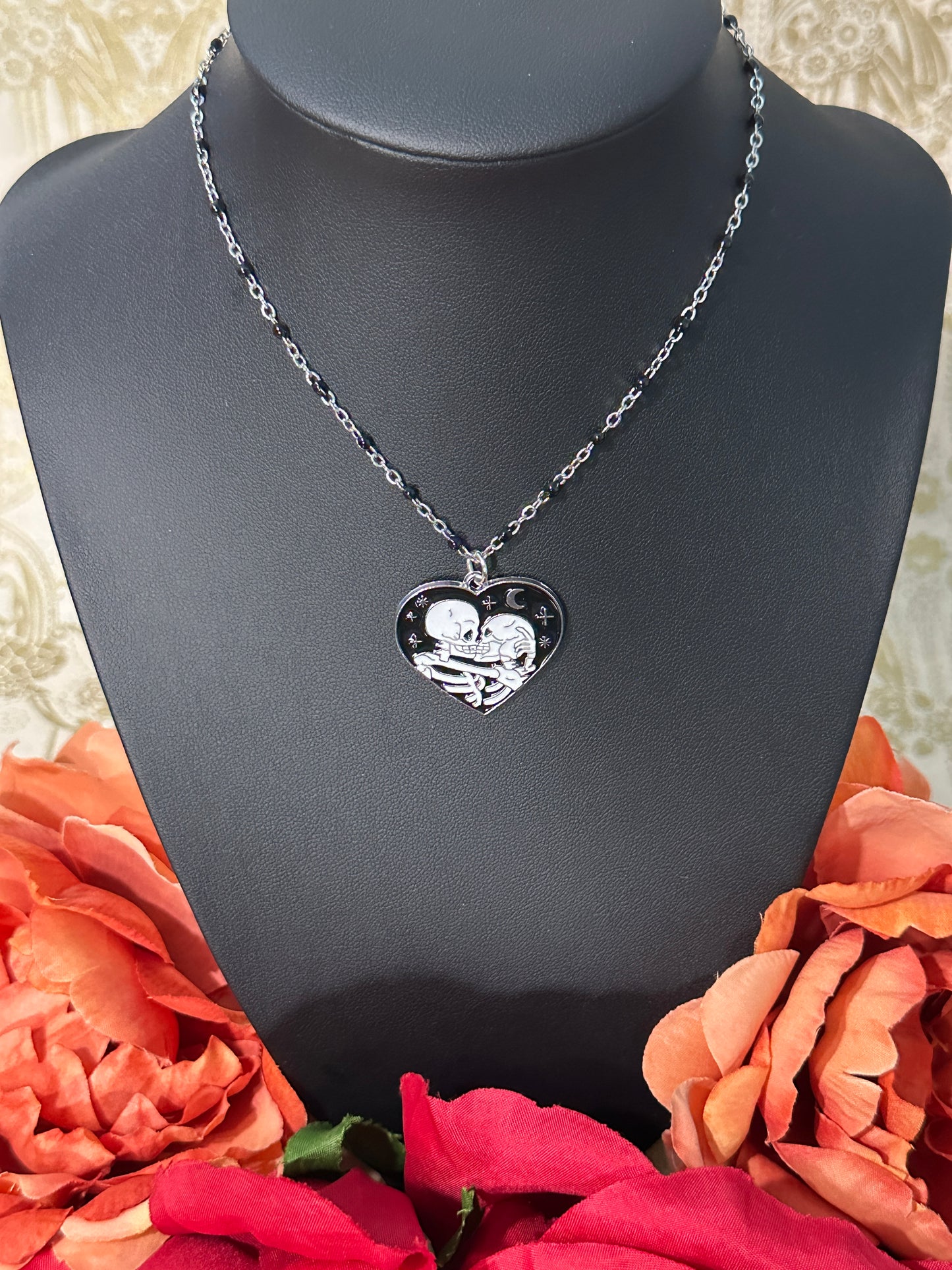 Black & White Heart Shaped Lovers Necklace